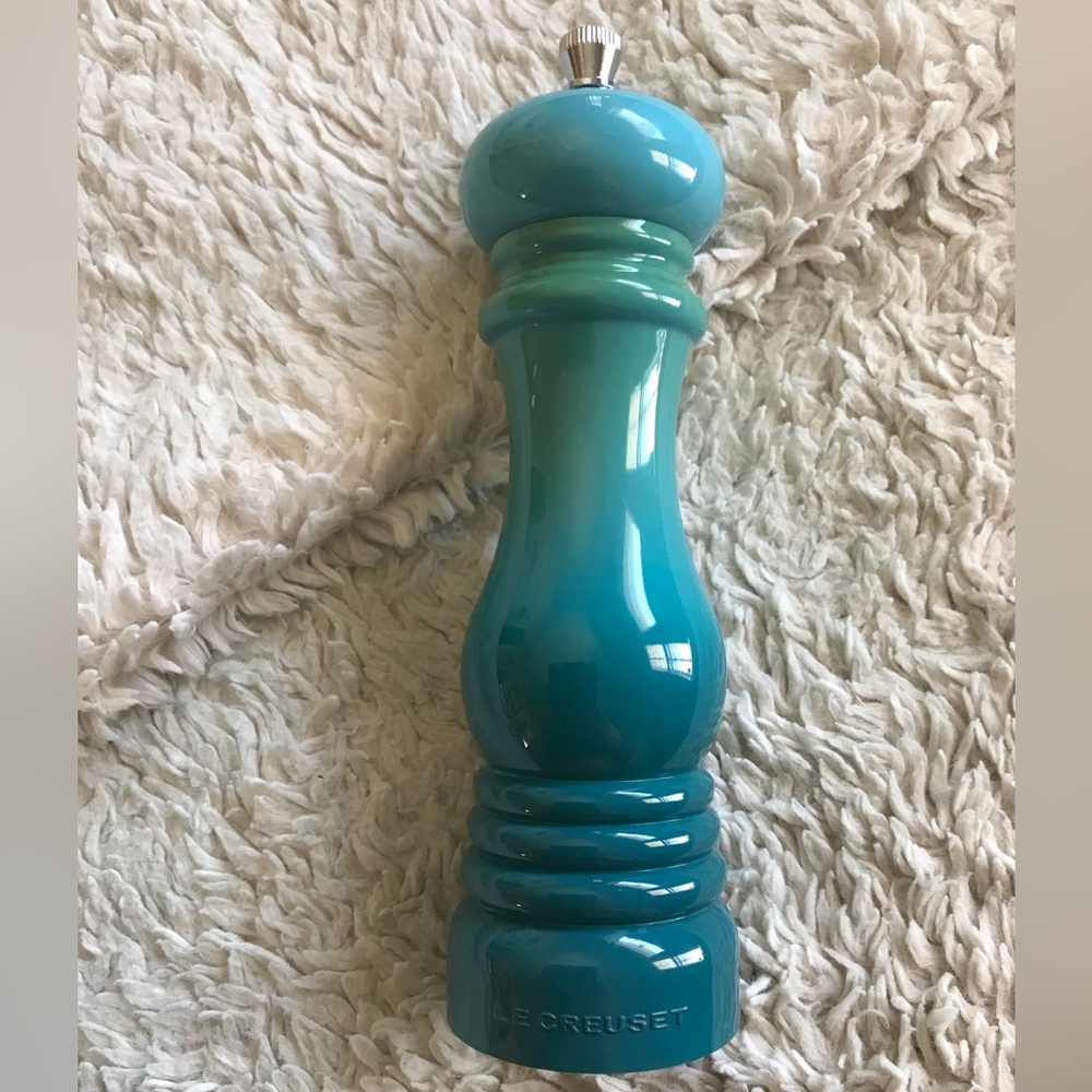 Le Creuset Turquoise Salt Mill - Ideal for Himalayan Course Salt